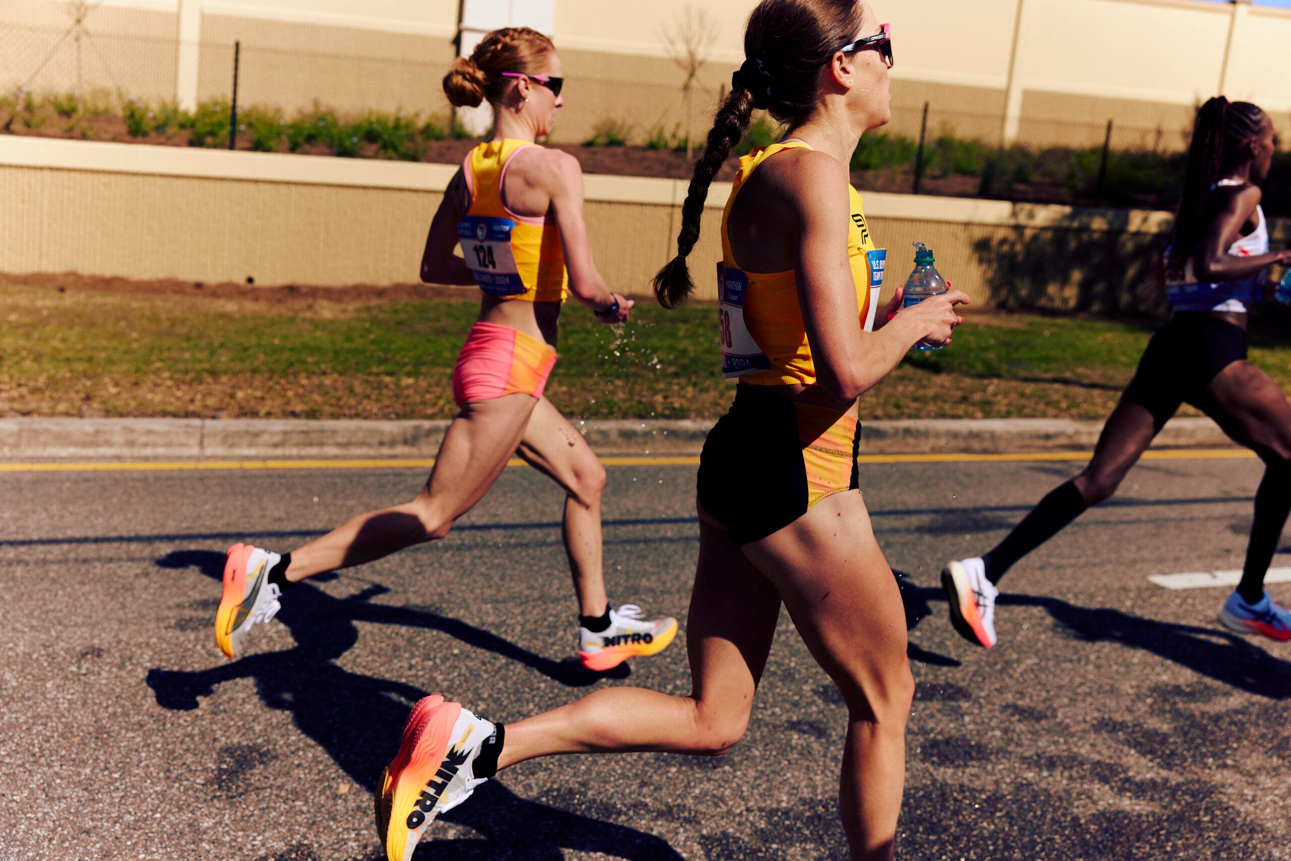runners drinking water